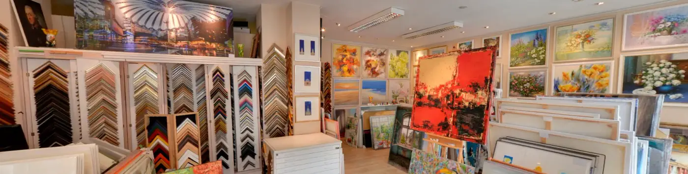 Galerie und Rahmenauswahl im Atelier für Bilderrahmung in Berlin